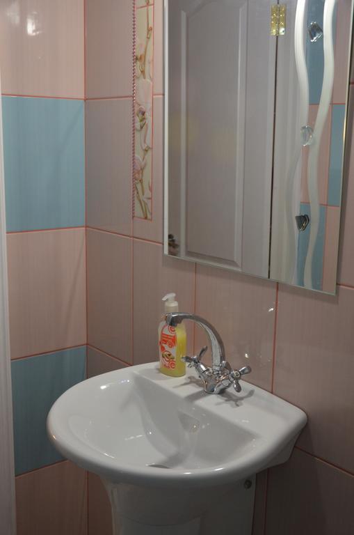 Cottages On Gdantsevskaya Street Kryvyi Rih Room photo